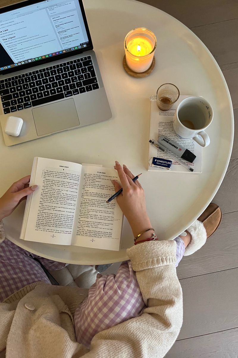 Cozy interior reflecting the subtle differences between Hygge and Koselig.
